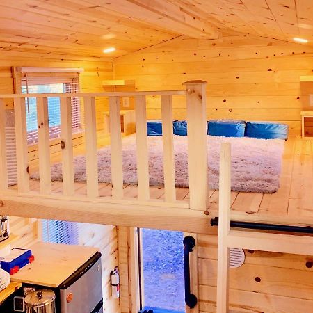 Cute Sedona Green-Certified Cedar Tiny Home コットンウッド エクステリア 写真