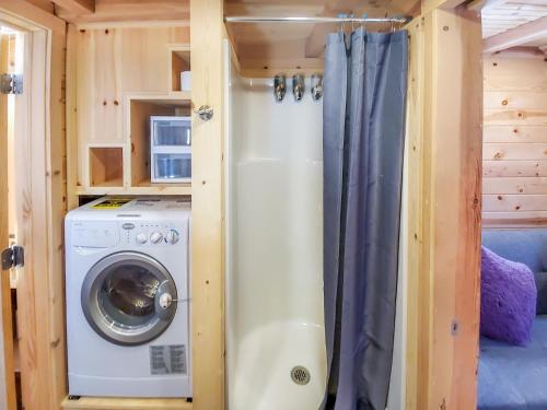 Cute Sedona Green-Certified Cedar Tiny Home コットンウッド エクステリア 写真