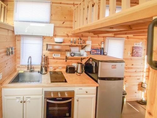 Cute Sedona Green-Certified Cedar Tiny Home コットンウッド エクステリア 写真