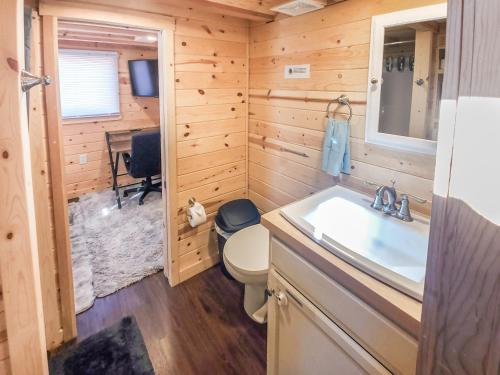 Cute Sedona Green-Certified Cedar Tiny Home コットンウッド エクステリア 写真